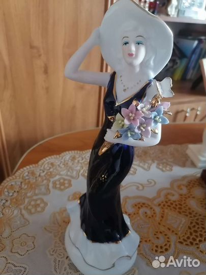 Статуэтка фарфор