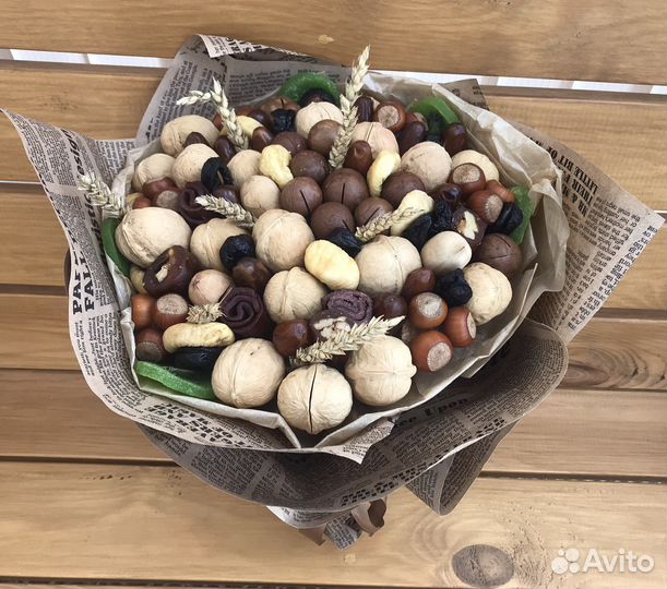 Букет из орехов и сухофруктов