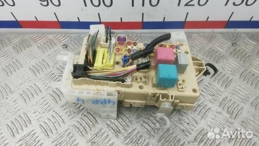 Блок предохранителей toyota corolla verso 2 (4BR04