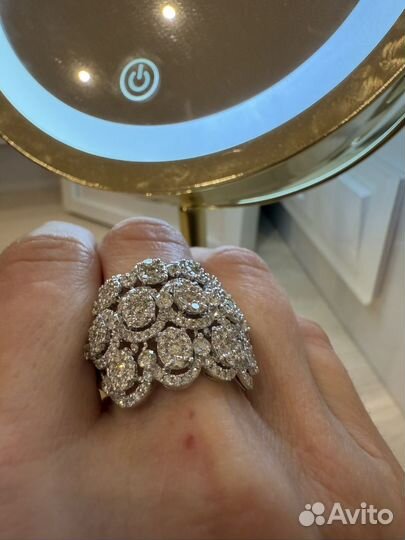 Кольцо с бриллиантом