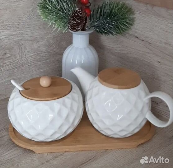 Чайник заварочный, сахарница, набор для чаепития