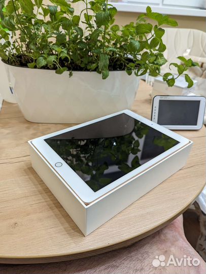 Apple iPad 6 128gb gold 2018