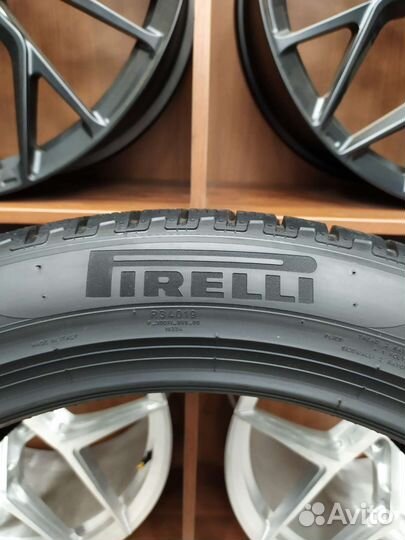 Pirelli Scorpion Winter 285/40 R22 и 325/35 R22 114W