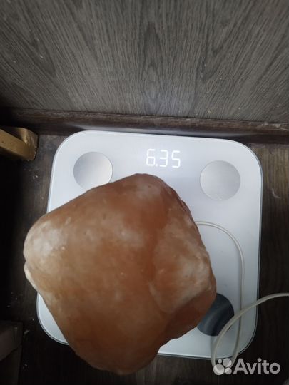 Большая солевая лампа в отличном состоянии