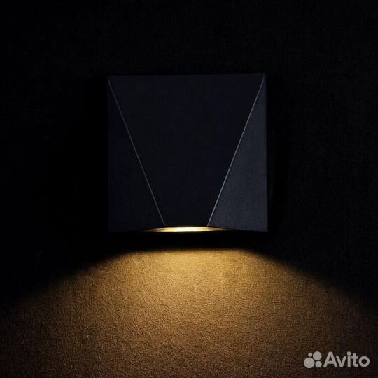 Бра настенный металлический со стеклом