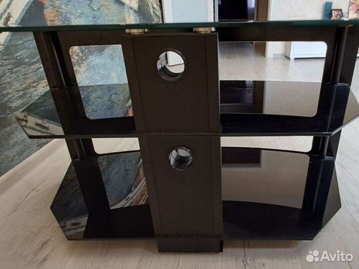 Стеклянная тумба под тв