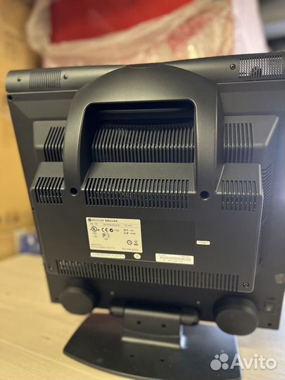 Polycom V700, система персональной видеоконференцс