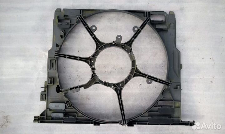 BMW 5 серии f10 диффузор вентилятора