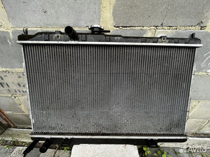 Радиатор охлаждения Nissan