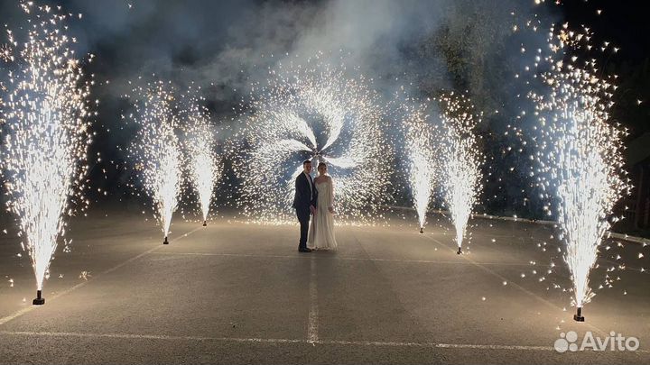 Холодные фонтаны, фейерверк, салют для свадьбы