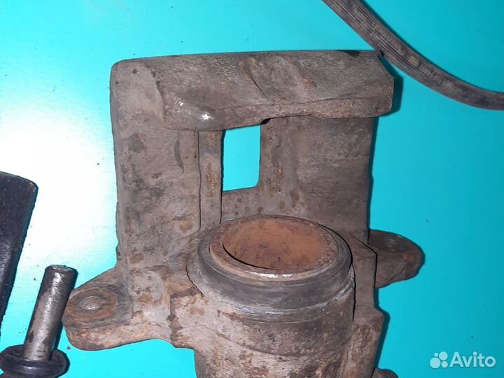 Передний тормозной суппорт Renault megane 1