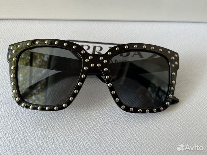 Солнцезащитные очки с клёпками