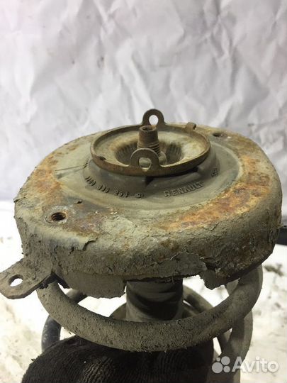 Амортизатор передний левый Renault Megane