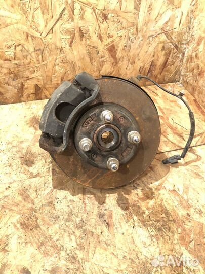 Кулак поворотный левый Hyundai Solaris 2015