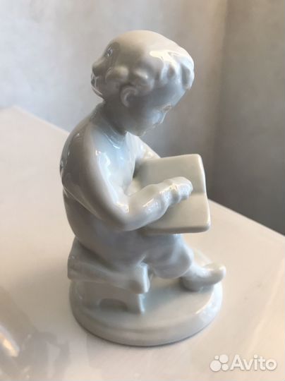 Статуэтка фарфор 