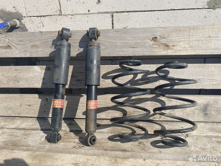 Задние пружины и амортизаторы
