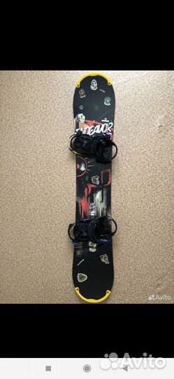 Сноуборд с креплениями для ботинок
