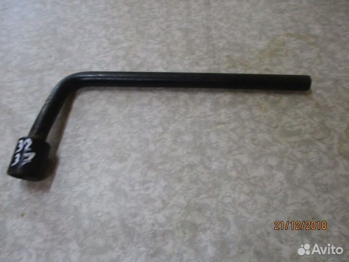 Ключ баллонный Renault Logan 1 lsoh K7M 2012