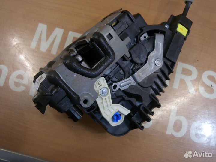 Замок двери передний правый Mercedes W213 W205 W22