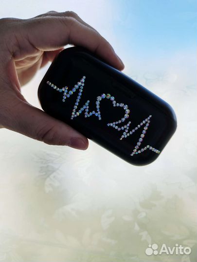 Беспроводные наушники с инкрустированным кейсом