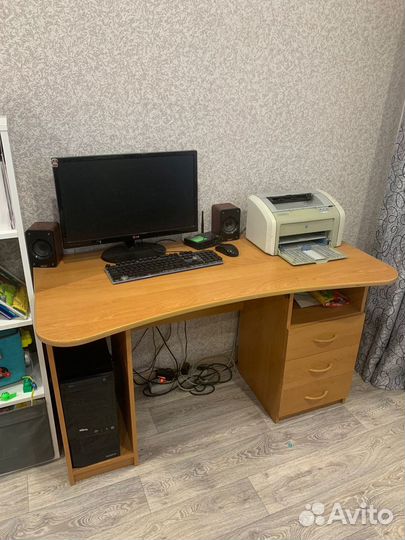 Компьютерный стол