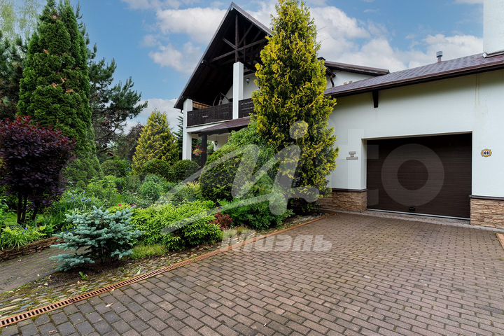 Дом 305 м² на участке 25 сот.