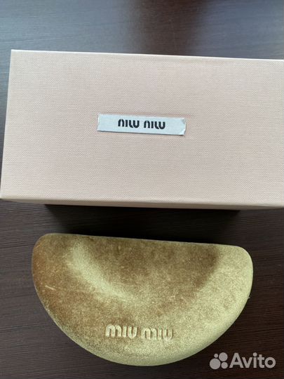 Солнцезащитные очки miu miu