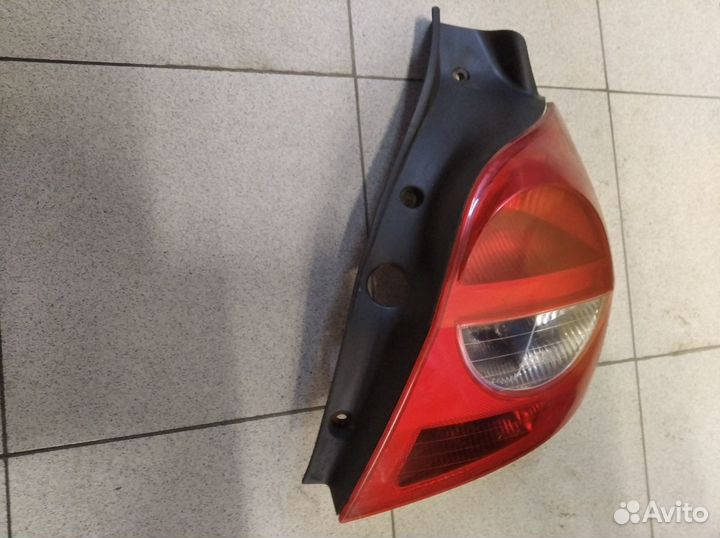 Задний правый фонарь Рено Клио 3 с 2005-2009 год