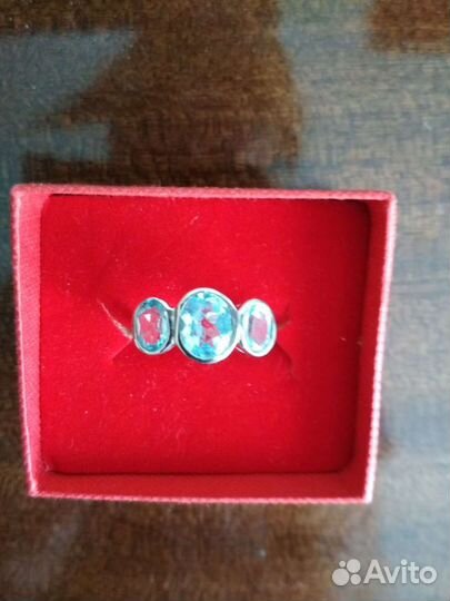 Серебряное кольцо с топазами