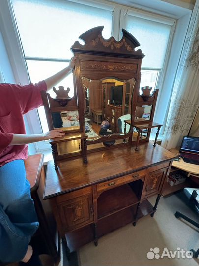 Антикварный сервант Викторианской эпохи