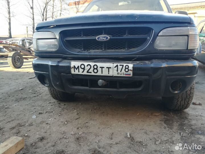 Бампер передний Ford Explorer 2000 года