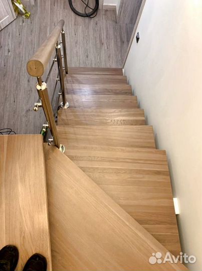 Лестница на металлокаркасе закрытого типа