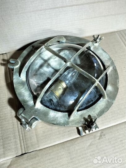 Светильник судовой