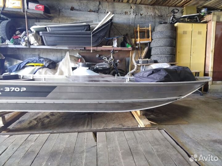 Лодка Тактика 370