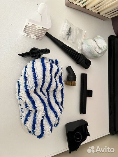 Вертикальный паровой пылесос Kitfort кт-595 белый