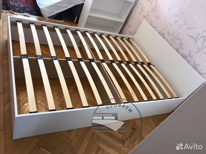 Кровать