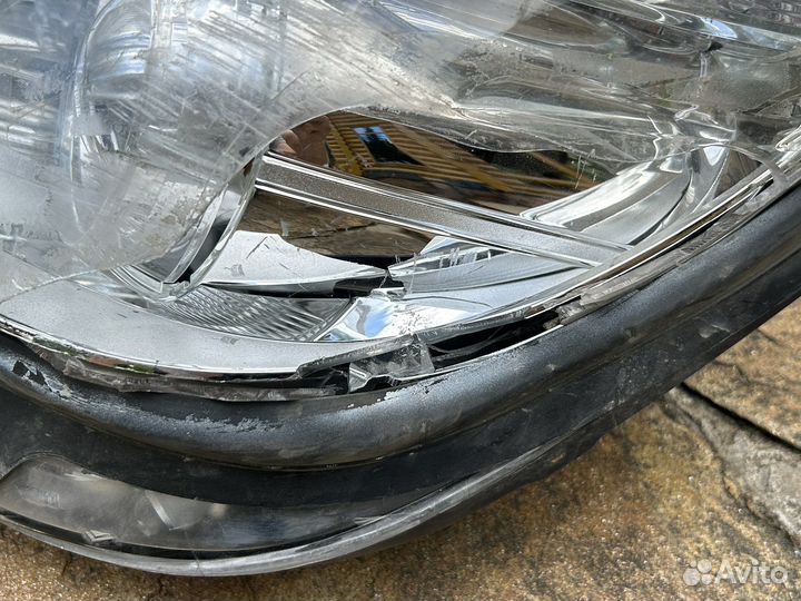 Левая фара Bixenon mercedes 212 битая