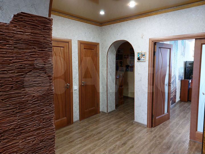 3-к. квартира, 90 м², 1/2 эт.