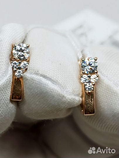 Золотые серьги с фианитом