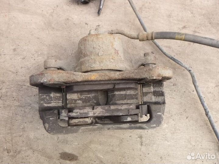 Суппорт передний правый KIA sportage sportage 2010