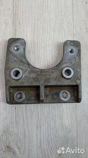 Кронштейн опора крепления кпп коробки передач Geel