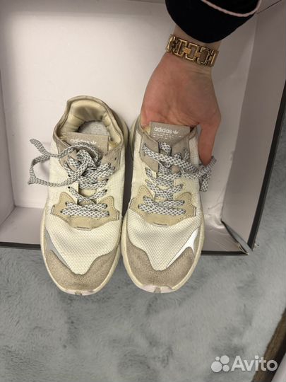 Кроссовки женские