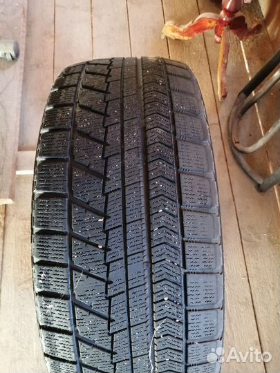 Bridgestone Blizzak VRX 235/45 R18