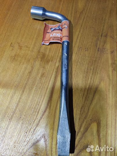 Ключ балонный 19 с отверткой Airline AKB06