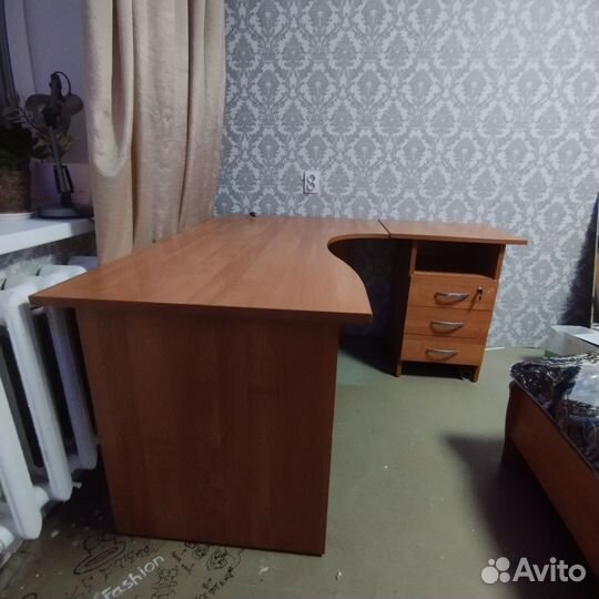 Угловой стол