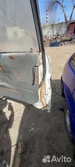 Mazda bongo E2000, E2200 дверь передняя правая