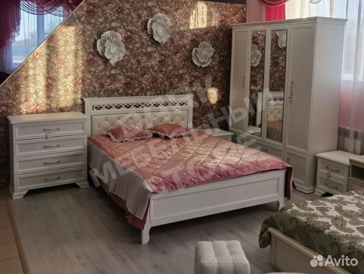 Спальный гарнитур