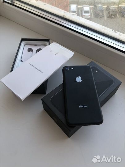 Телефон iPhone 8 64 gb