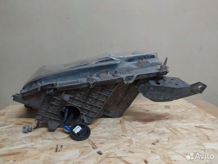 Фара передняя правая, Toyota Land Cruiser Prado 150 2018