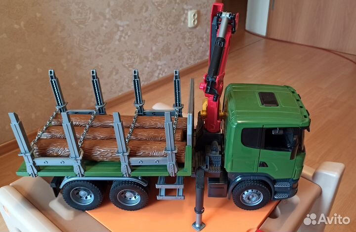 Детская машина лесовоз фирмы bruder